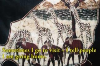 Un artisanat montrant des éléphants et des girafes.